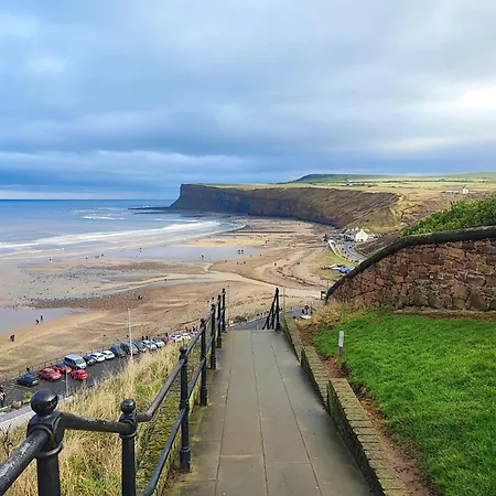 Blue Ocean Seaview Penthouse Perfectly Saltburn-by-the-Sea