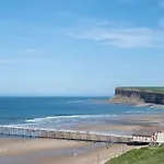 Blue Ocean Seaview Penthouse Perfectly Saltburn-by-the-Sea
